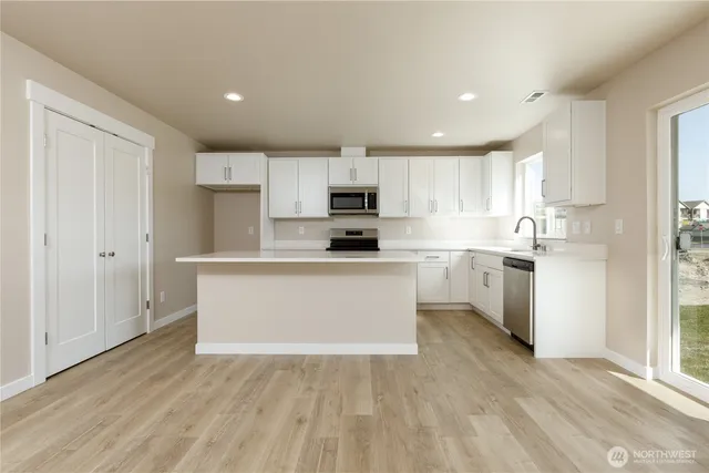 $712,000 | 921 West Ted Yao Way, Moses Lake, WA 98837