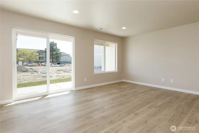 $712,000 | 921 West Ted Yao Way, Moses Lake, WA 98837