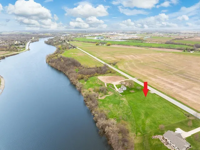 $657,900 | 4275 Lost Dauphin Road, Unit 3, Wrightstown, WI 54180