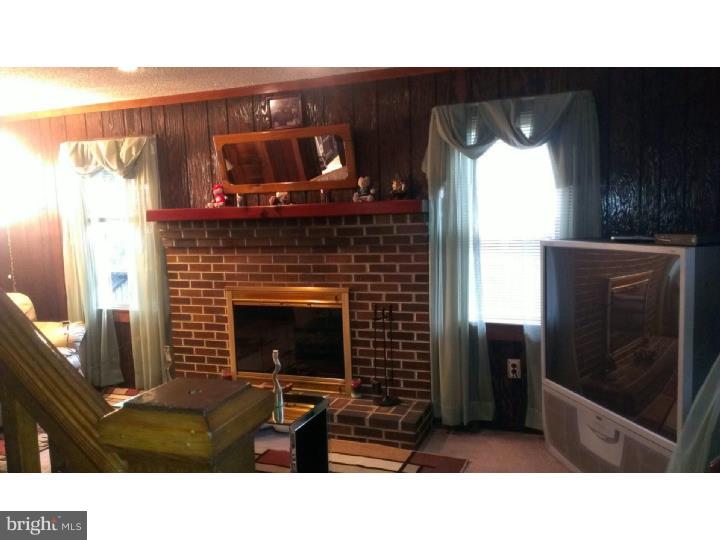229 New Jersey Road Brooklawn, NJ 08030 - Photo 6 of 13 Living Room