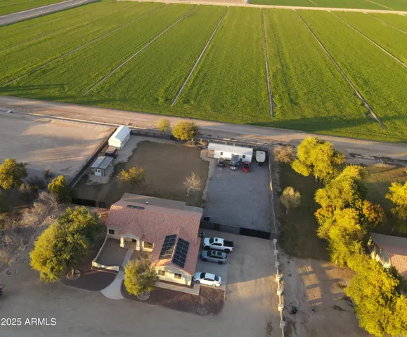 an aerial view of a tennis ground