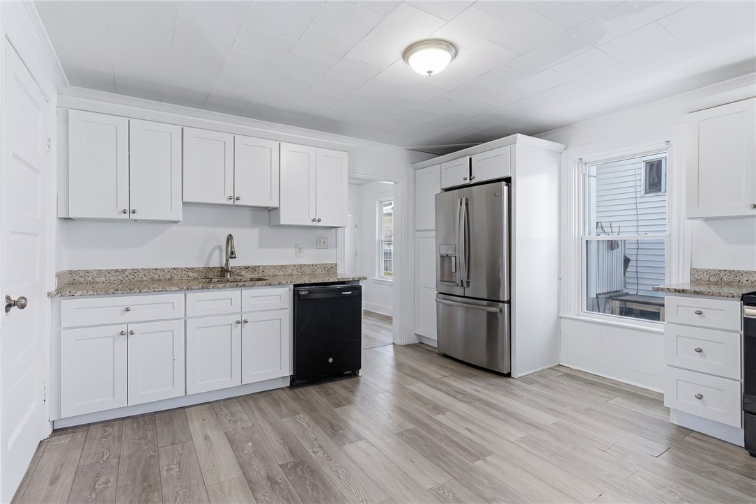 33 Pleasant Street Woonsocket, RI 02895 - Photo 7 of 35