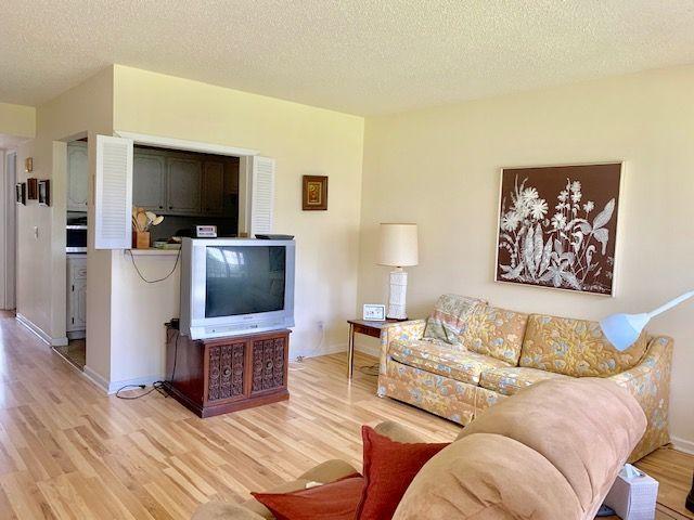 483 Mansfield K, Unit 483 Boca Raton, FL 33434 - Photo 5 of 22 Living Room