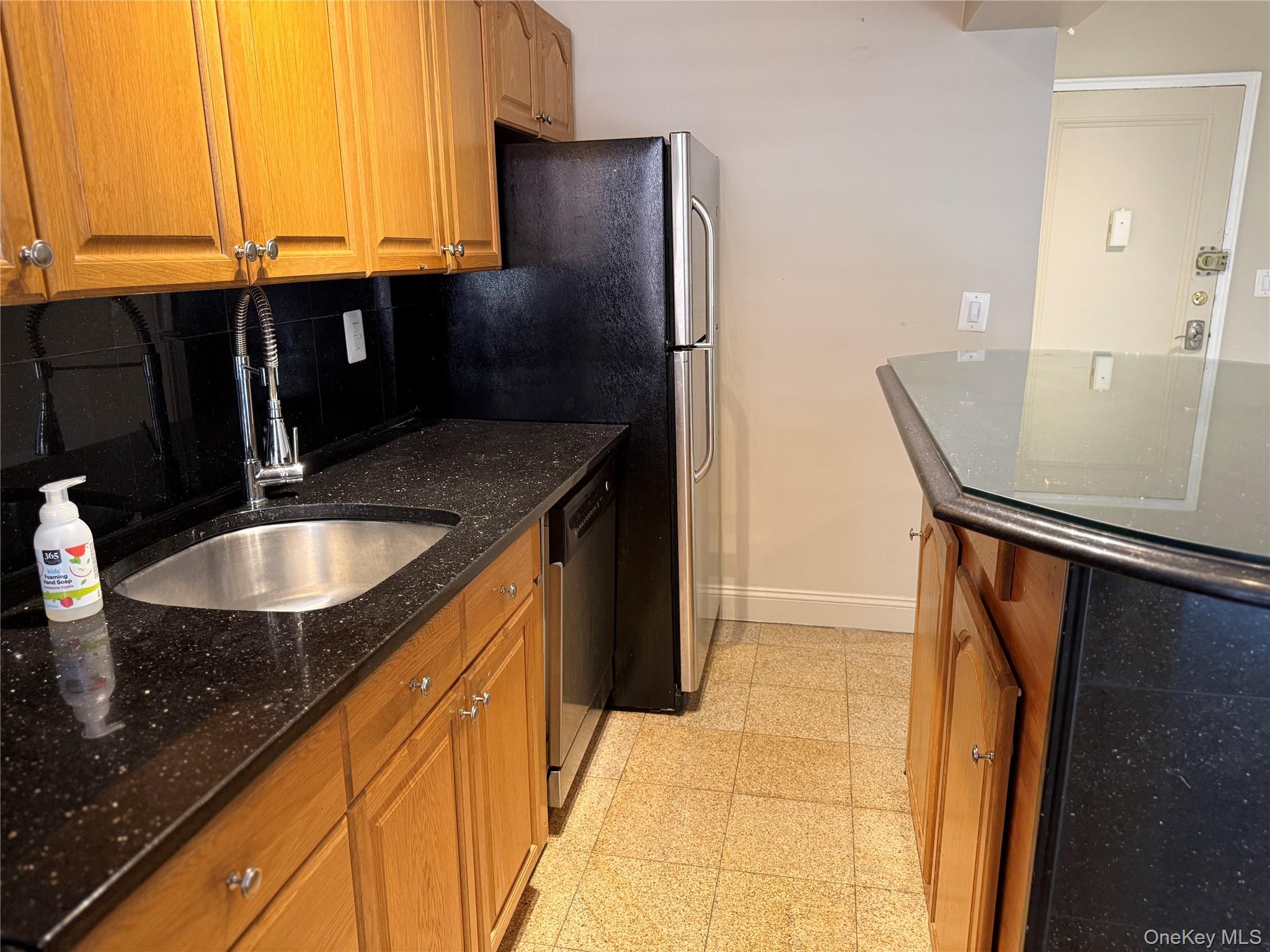 796 Bronx River Road, Unit B38 Bronxville, NY 10708 - Photo 6 of 31 a kitchen with stainless steel appliances granite countertop a sink a refrigerator and a stove