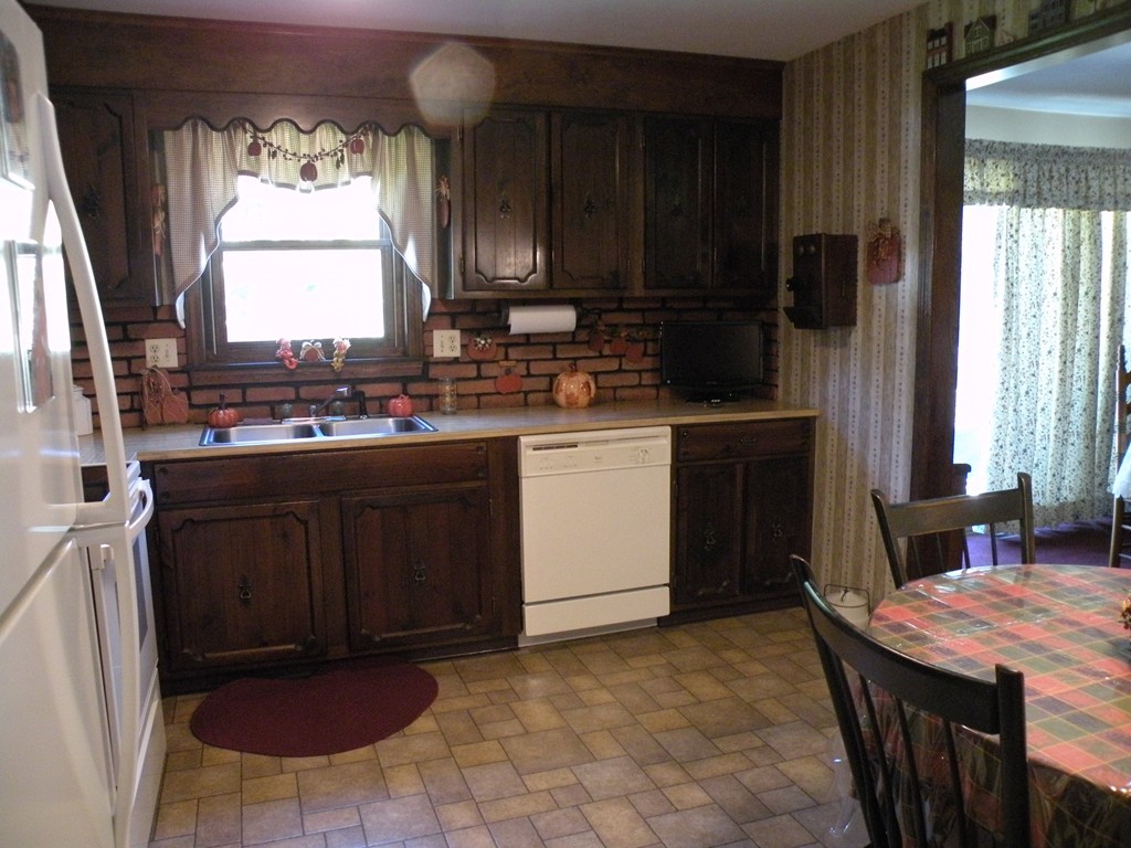 126 Country Road Agawam, MA 01001 - Photo 6 of 16 Gallery Image 6