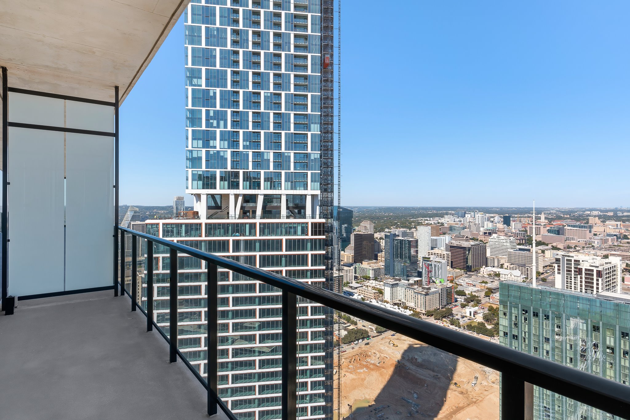 610 Davis Street, Unit 5206 Austin, TX 78701 - Photo 35 of 35 a view of balcony with wooden floor and fence
