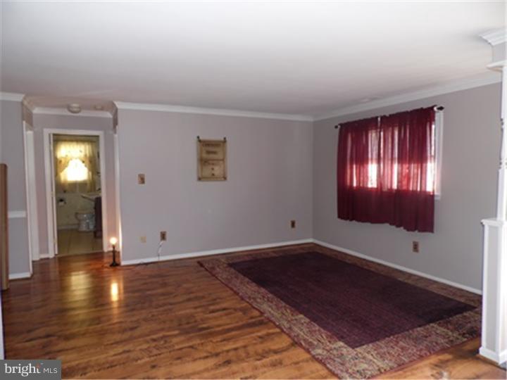 7 Ritchie Drive New Castle, DE 19720 - Photo 2 of 15 Living Room