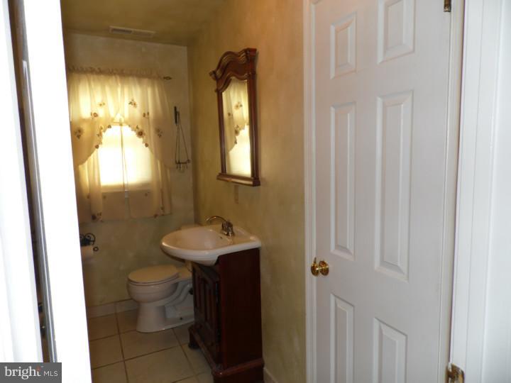 7 Ritchie Drive New Castle, DE 19720 - Photo 12 of 15 Bathroom