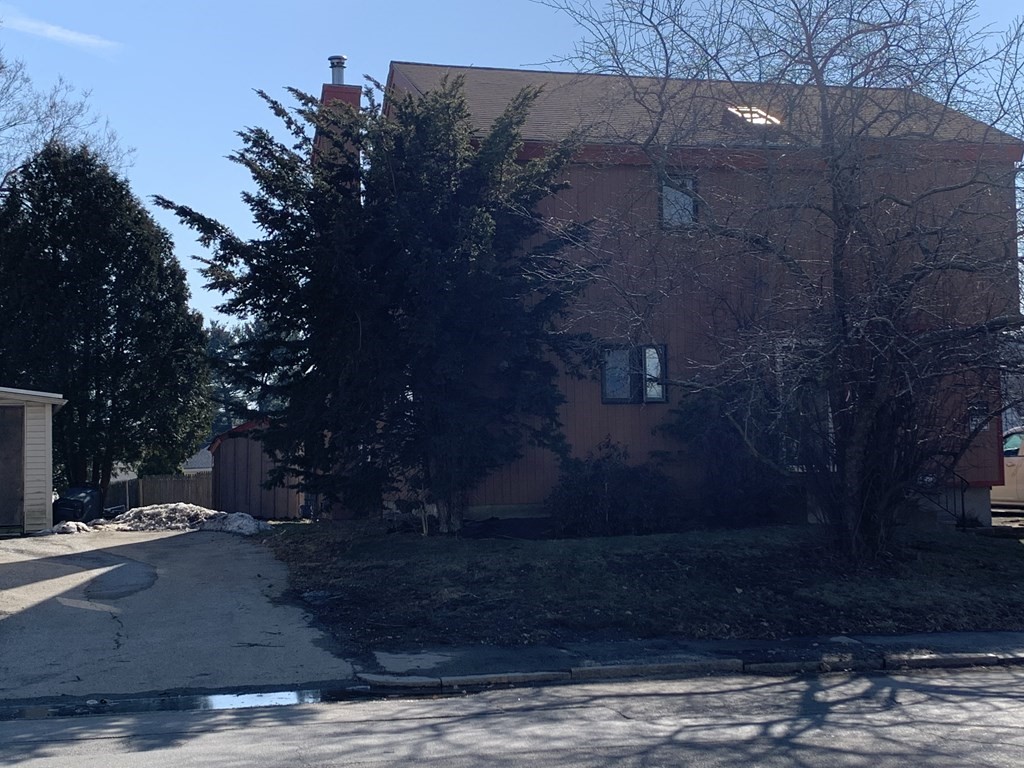 92 Massasoit Road Worcester, MA 01604 - Photo 3 of 3 Gallery Image 3