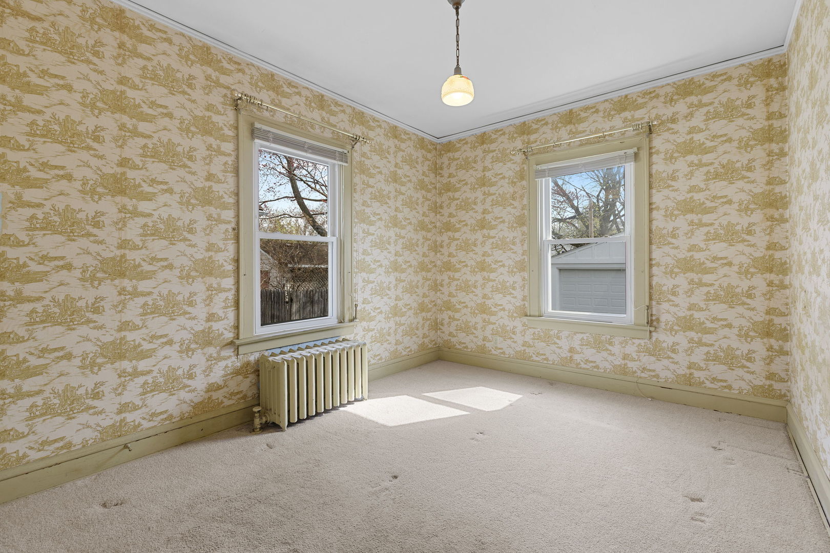 825 St John Street Elgin, IL 60120 - Photo 12 of 28 an empty room with windows