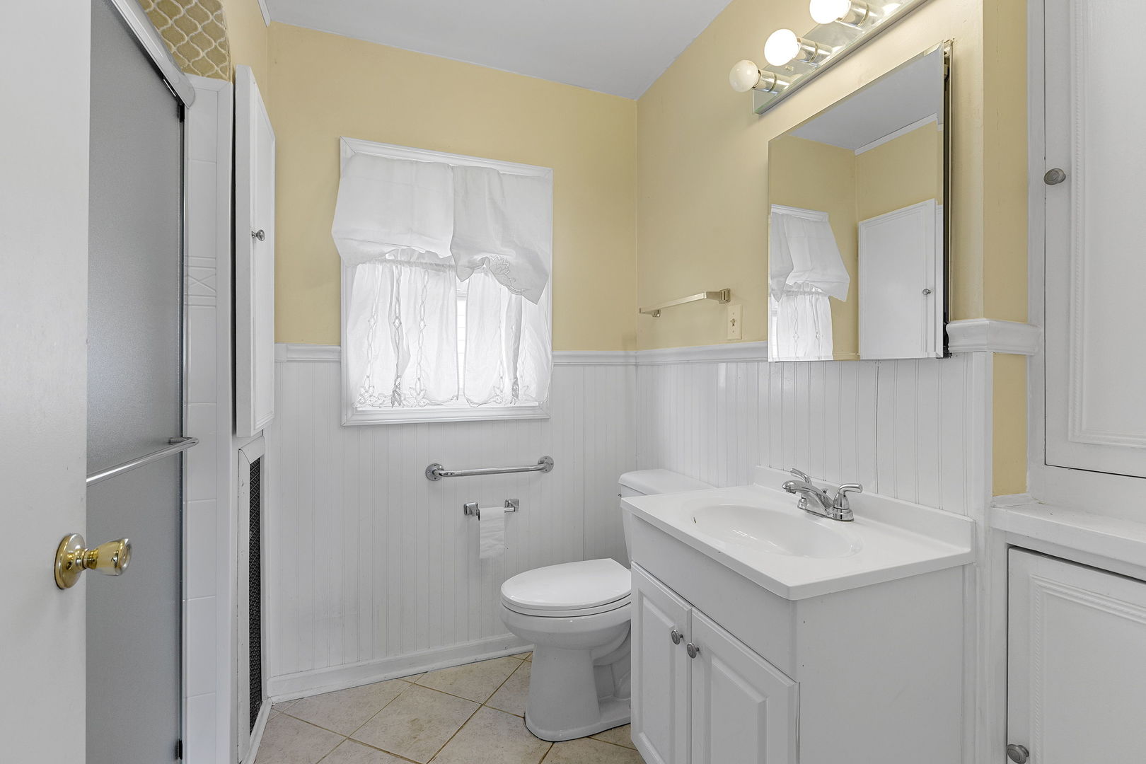 825 St John Street Elgin, IL 60120 - Photo 13 of 28 a bathroom with a toilet sink and mirror