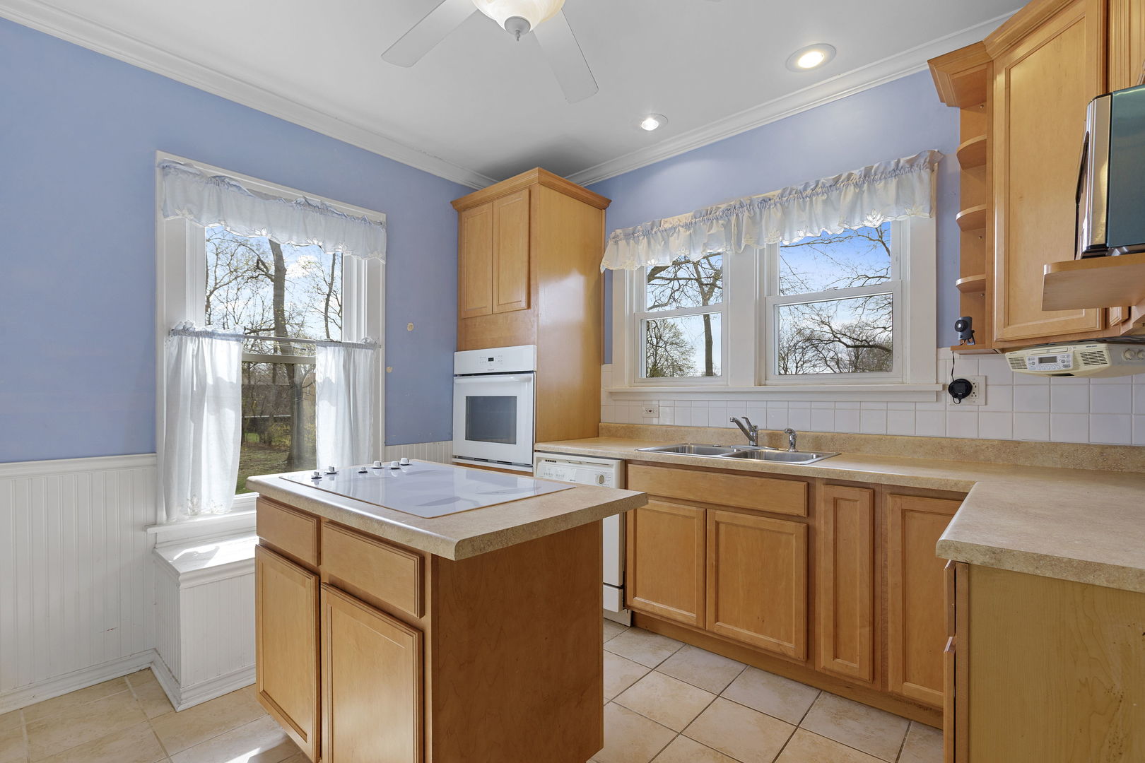 825 St John Street Elgin, IL 60120 - Photo 15 of 28