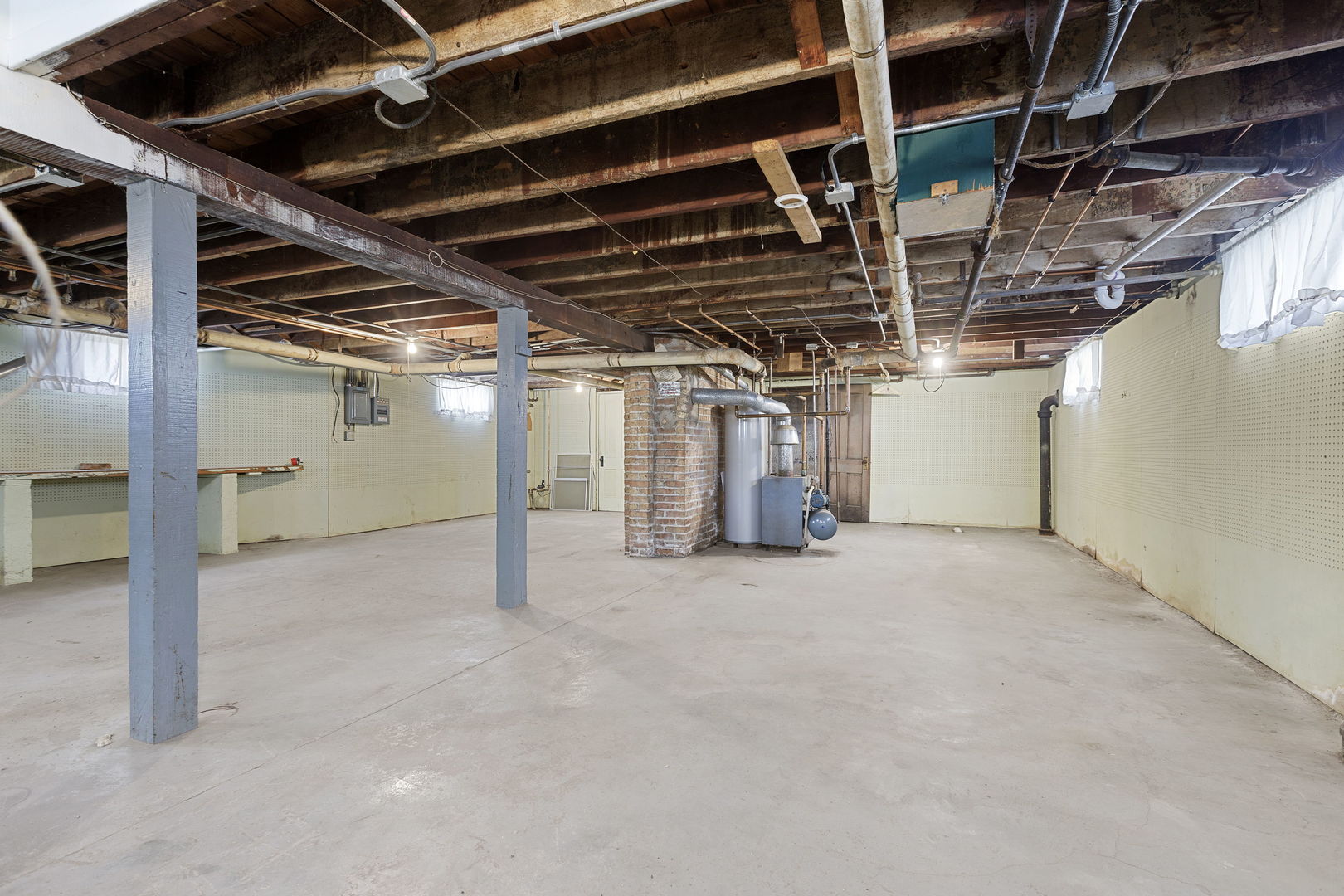 825 St John Street Elgin, IL 60120 - Photo 22 of 28 a view of empty room