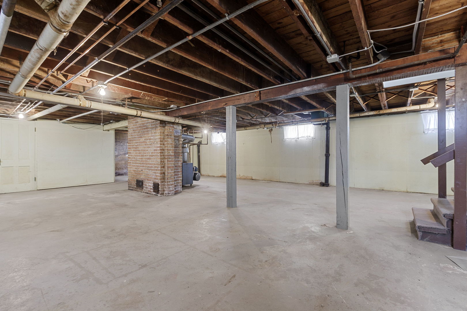 825 St John Street Elgin, IL 60120 - Photo 23 of 28 a view of empty room