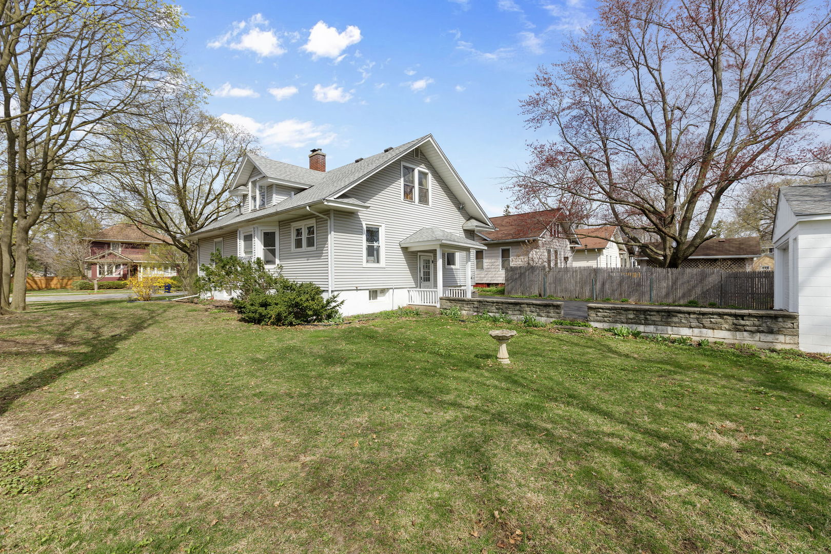 825 St John Street Elgin, IL 60120 - Photo 25 of 28 a house view with a outdoor space