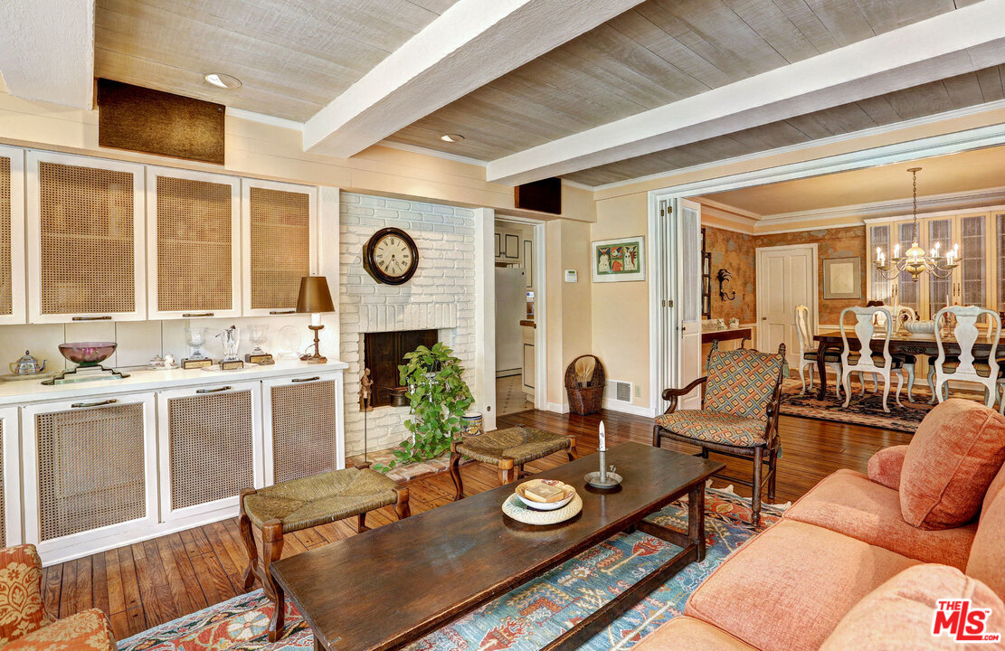 10450 Charing Cross Road Los Angeles, CA 90024 - Photo 17 of 33