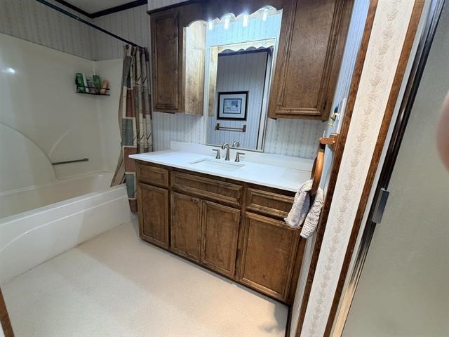 8957 Tejas Lane Silsbee, TX 77656 - Photo 27 of 50 a bathroom with a sink a mirror and a bathtub