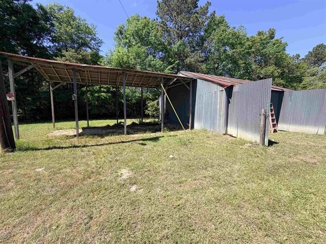 8957 Tejas Lane Silsbee, TX 77656 - Photo 39 of 50 a backyard of a house with trampoline
