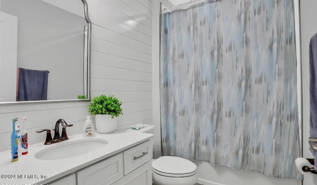 45 Vicksburg Drive St. Johns, FL 32259 - Photo 33 of 39 a bathroom with a sink toilet and shower