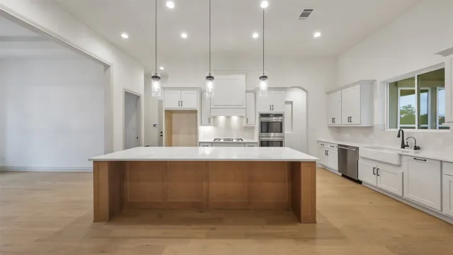 $893,000 | 108 Tranquility Trail, Spicewood, TX 78669