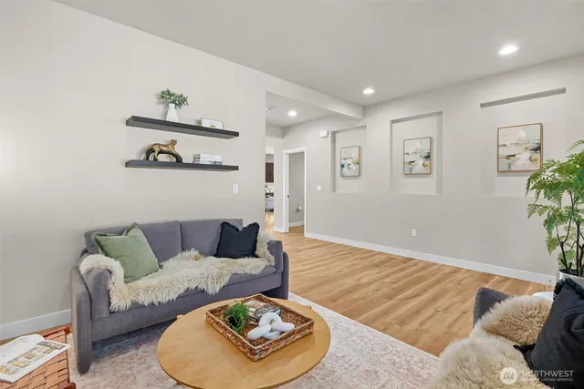 $1,000,000 | 12113 23rd Drive Southeast, Everett, WA 98208