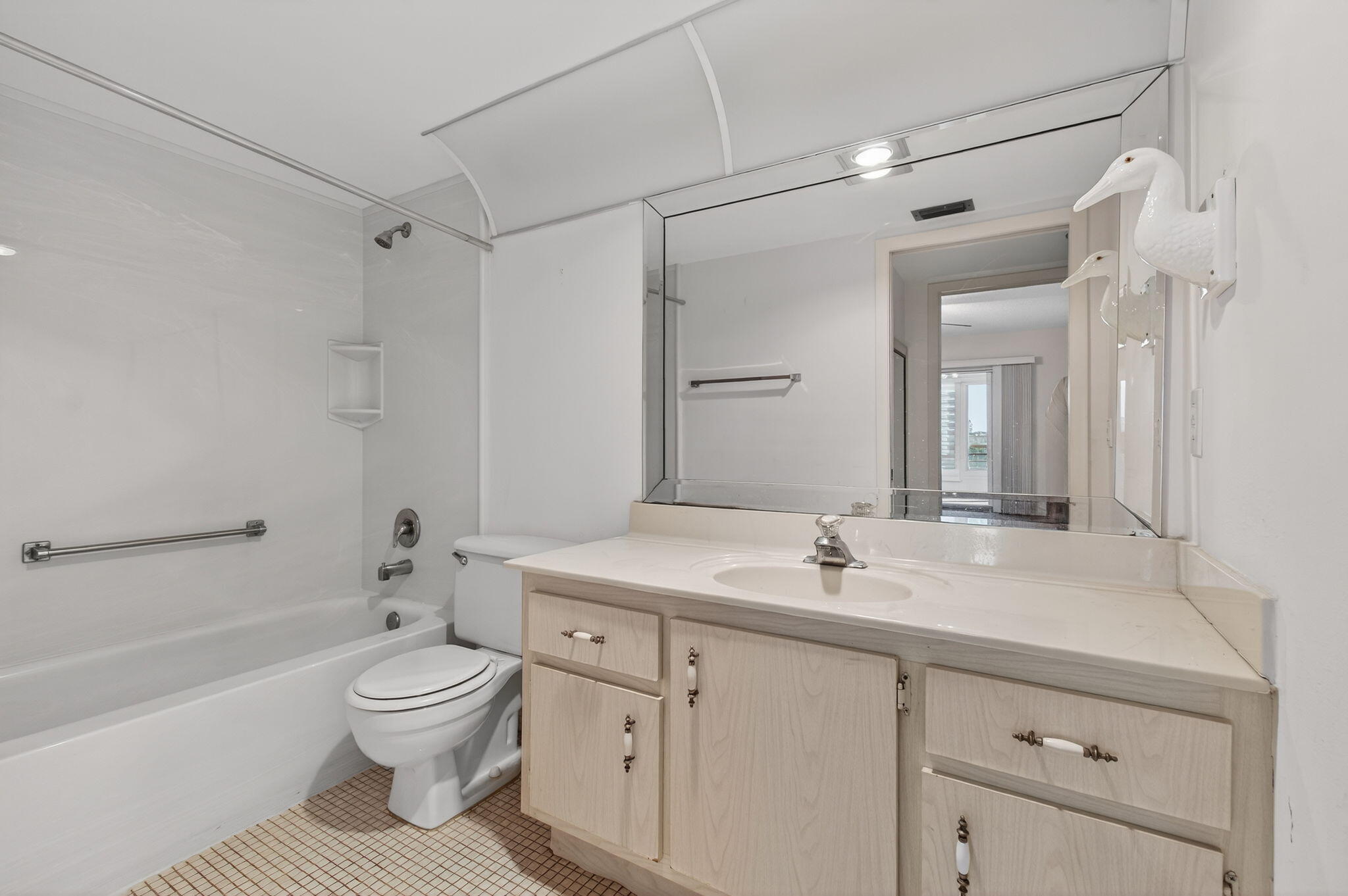 4030 Lincoln B Boca Raton, FL 33434 - Photo 37 of 90 Guest Bathroom