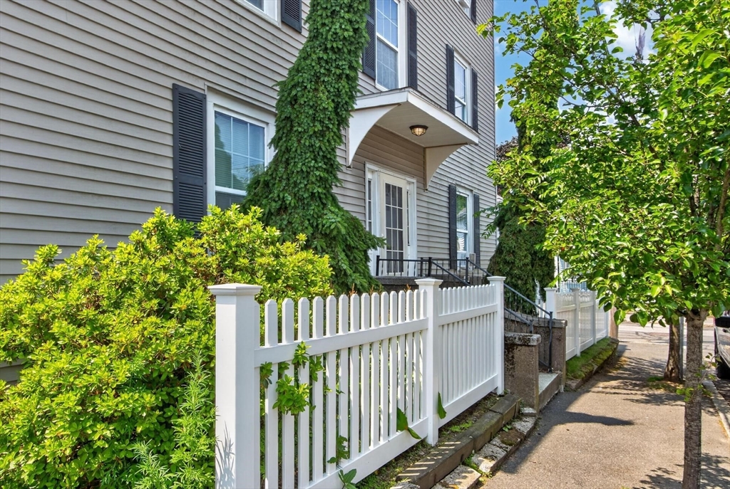 32 Arthur Street, Unit 2 Beverly, MA 01915 - Photo 5 of 36
