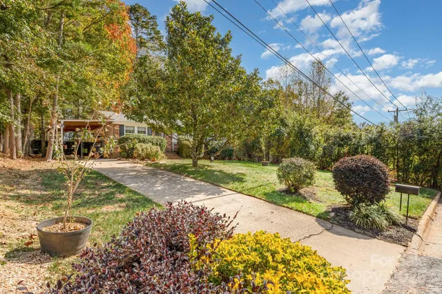 a view of a backyard with sitting area