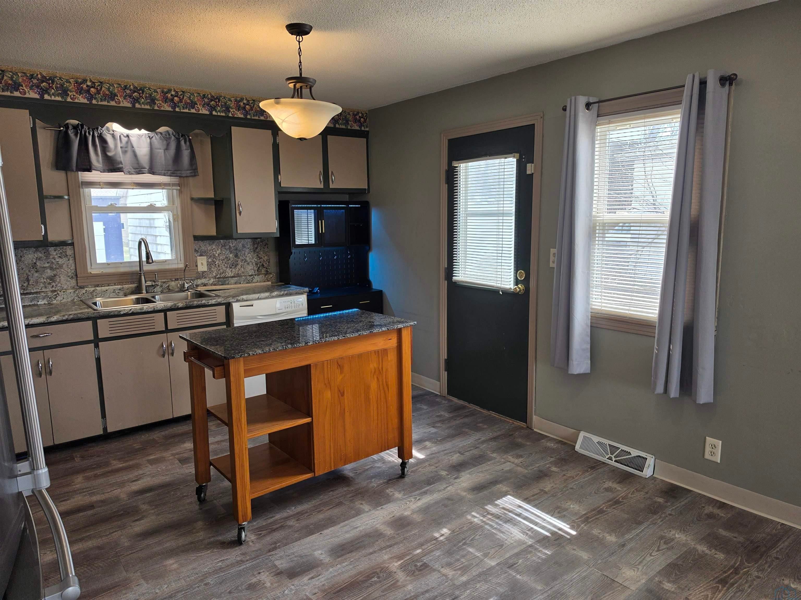 515 8th Avenue Sheldon, IA 51201 - Photo 9 of 38 Gallery Image 9