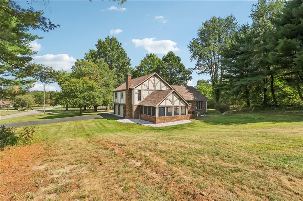 168 Cunningham Lane New Castle, PA 16105 - Photo 4 of 29