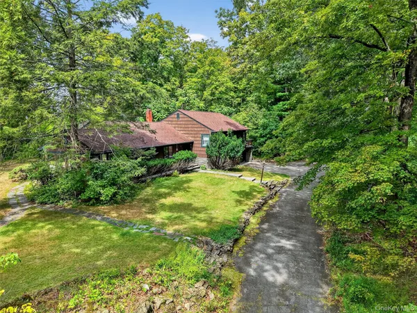 $699,000 | 19 Ridgeview Road, Poughkeepsie, NY 12603