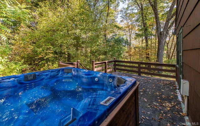 $699,000 | 19 Ridgeview Road, Poughkeepsie, NY 12603