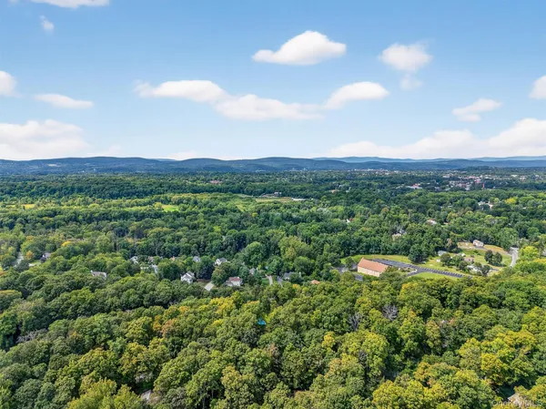 $699,000 | 19 Ridgeview Road, Poughkeepsie, NY 12603