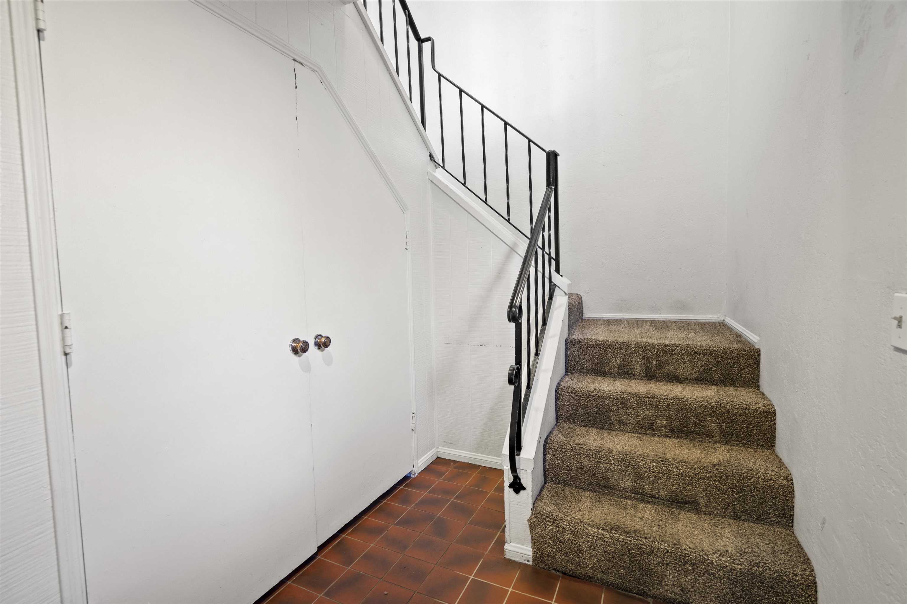 3199 Chateau Road, Unit 18 Mammoth Lakes, CA 93546 - Photo 9 of 19 View of stairs