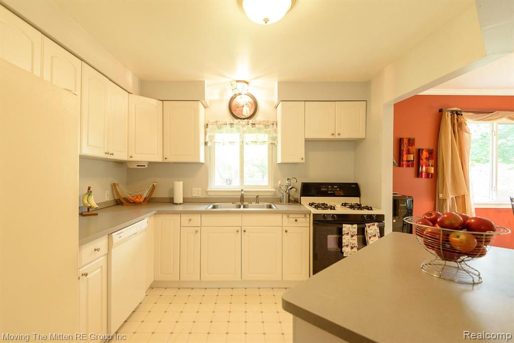 7301 Edwards Road Belleville, MI 48111 - Photo 10 of 44
