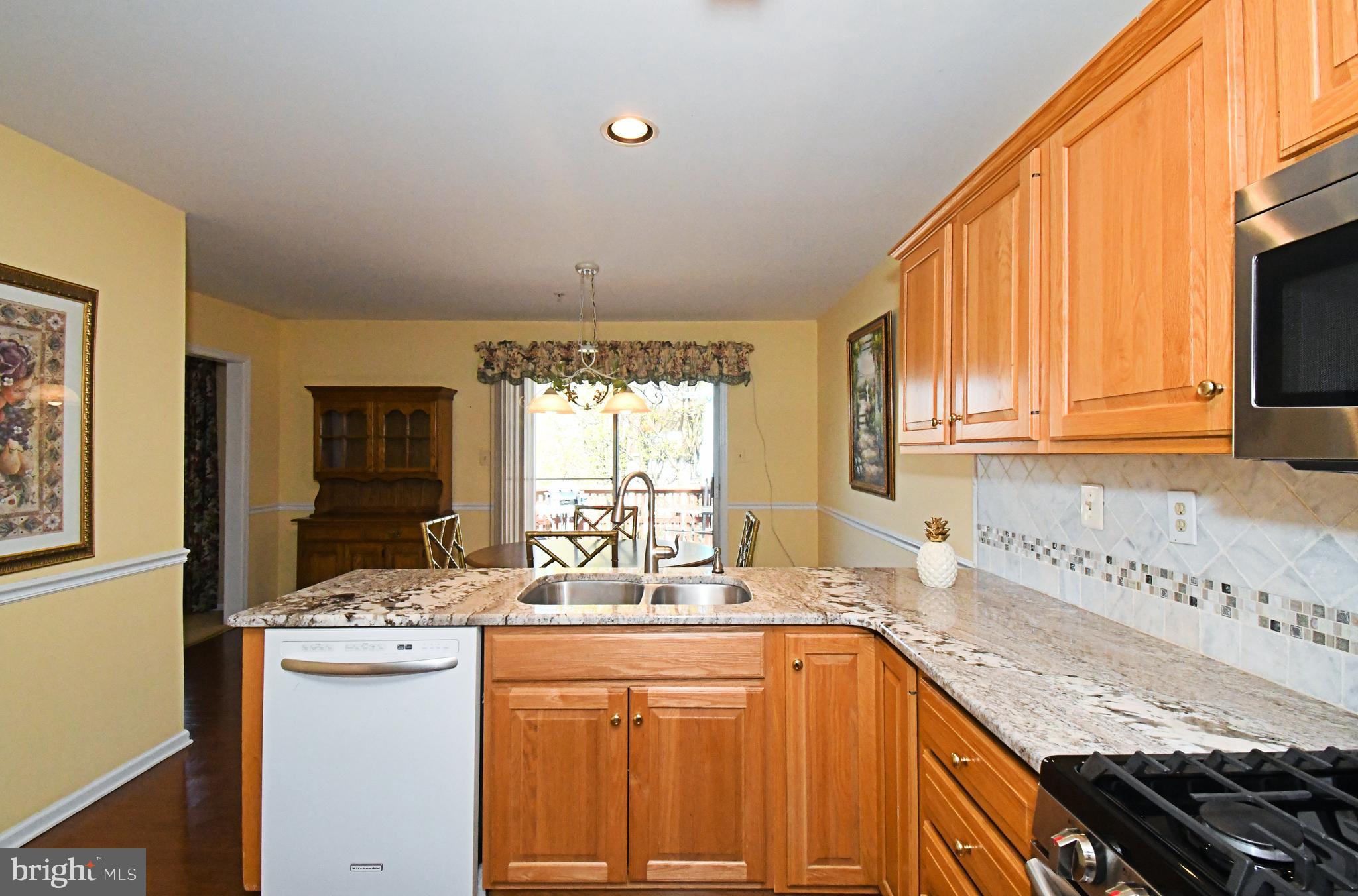 394 Anderson Road King of Prussia, PA 19406 - Photo 12 of 48 Granite and tumbled marble backsplash