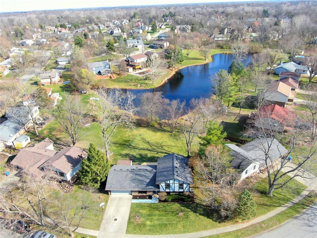 8657 Fox Ridge Lane Indianapolis, IN 46256 - Photo 4 of 35 Gallery Image 4