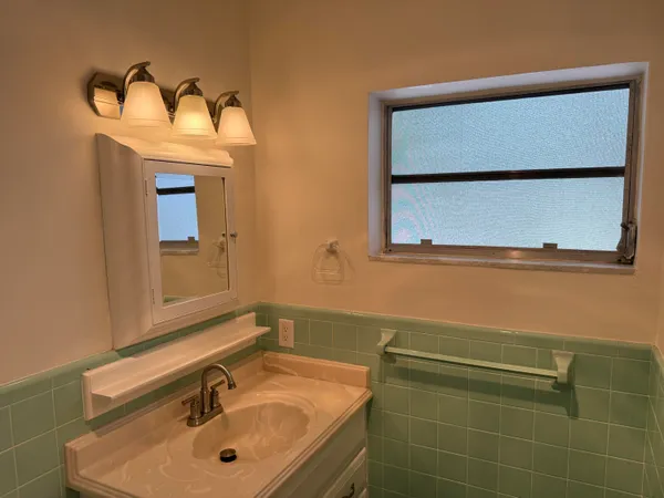 $2,750 | 6575 Northeast 7th Avenue, Boca Raton, FL 33487