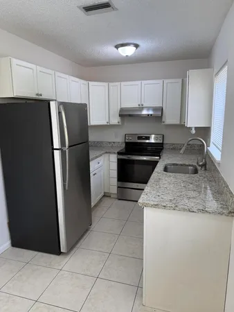 $2,750 | 6575 Northeast 7th Avenue, Boca Raton, FL 33487