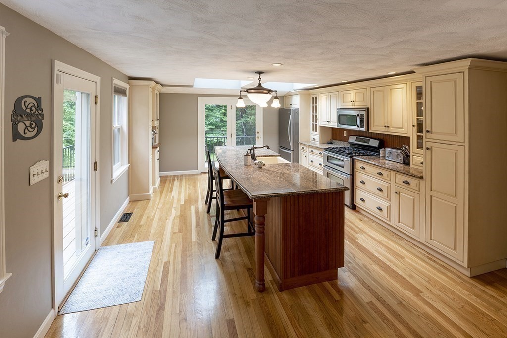 19 Virginia Road Tyngsborough, MA 01879 - Photo 6 of 30