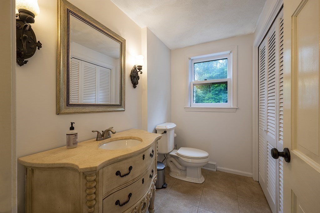19 Virginia Road Tyngsborough, MA 01879 - Photo 8 of 30