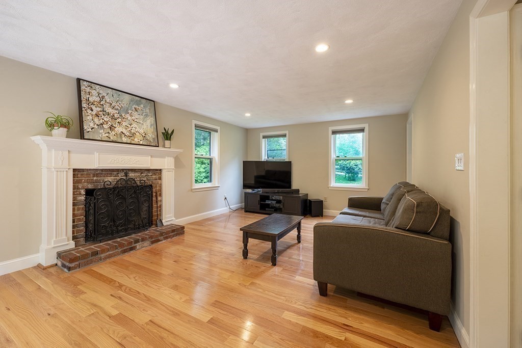 19 Virginia Road Tyngsborough, MA 01879 - Photo 9 of 30