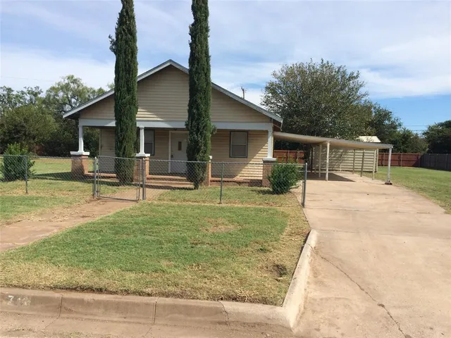 $1,350 | 741 Locust Street, Abilene, TX 79602