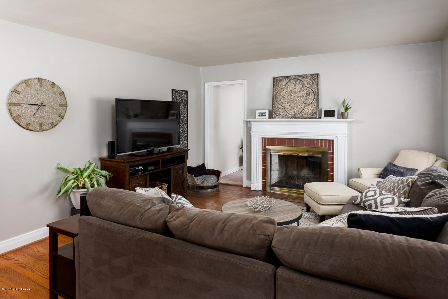 214 Wood Road Louisville, KY 40222 - Photo 5 of 31 Living Room