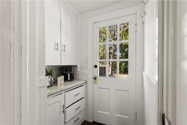 $2,300 | 476 Providence Street, Unit 1, West Warwick, RI 02893