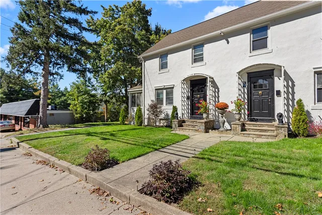 $2,300 | 476 Providence Street, Unit 1, West Warwick, RI 02893