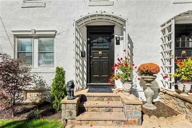 $2,300 | 476 Providence Street, Unit 1, West Warwick, RI 02893