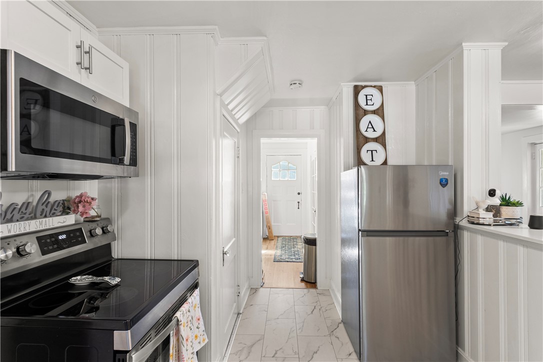 476 Providence Street, Unit 1 West Warwick, RI 02893 - Photo 8 of 31