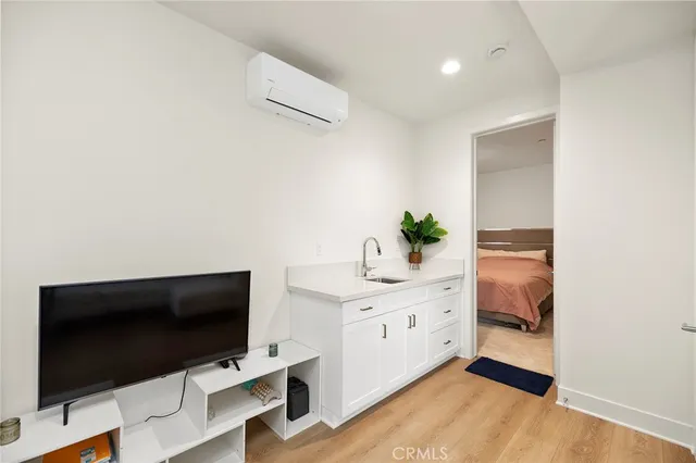 a view of a pathway with a pathway