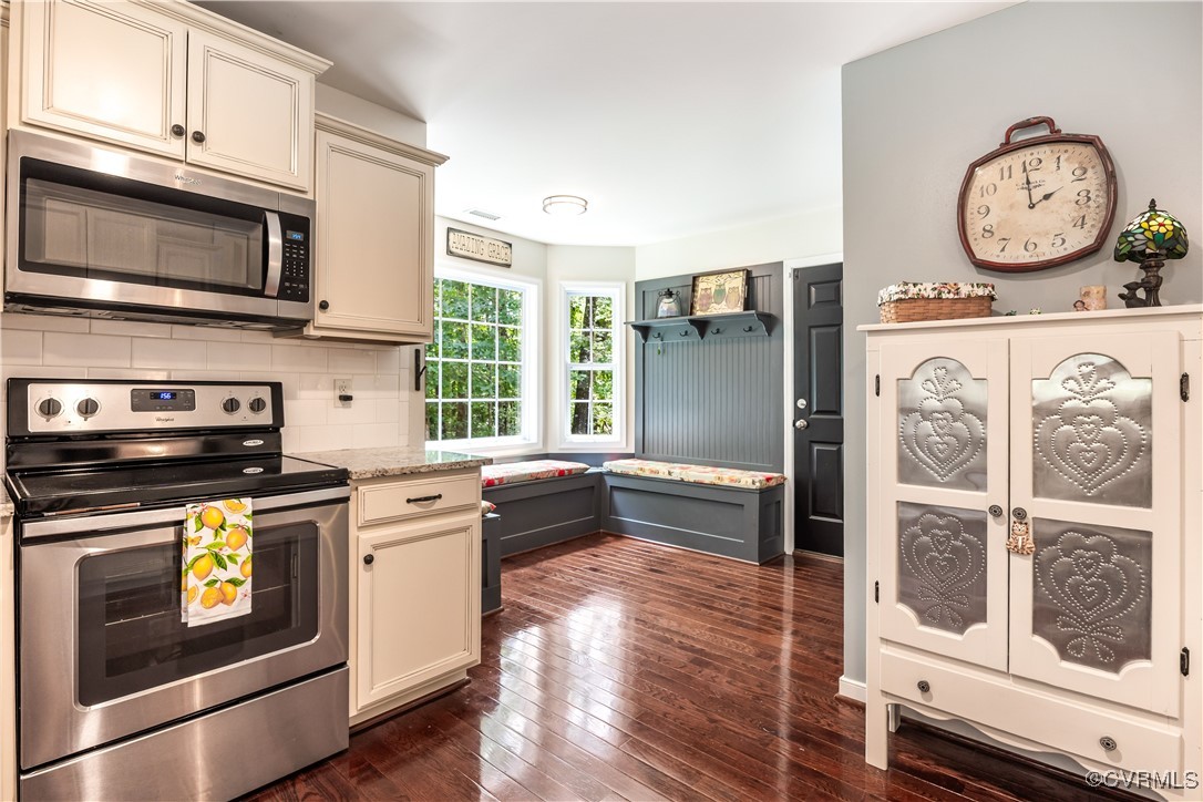 4672 Bell Road Powhatan, VA 23139 - Photo 20 of 34 Stainless appliances and granite counters